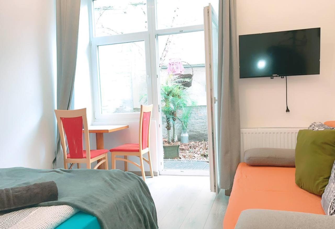 Comfort Triple Room Hn Wina Bagian luar foto