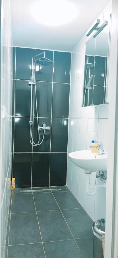 Comfort Triple Room Hn Wina Bagian luar foto