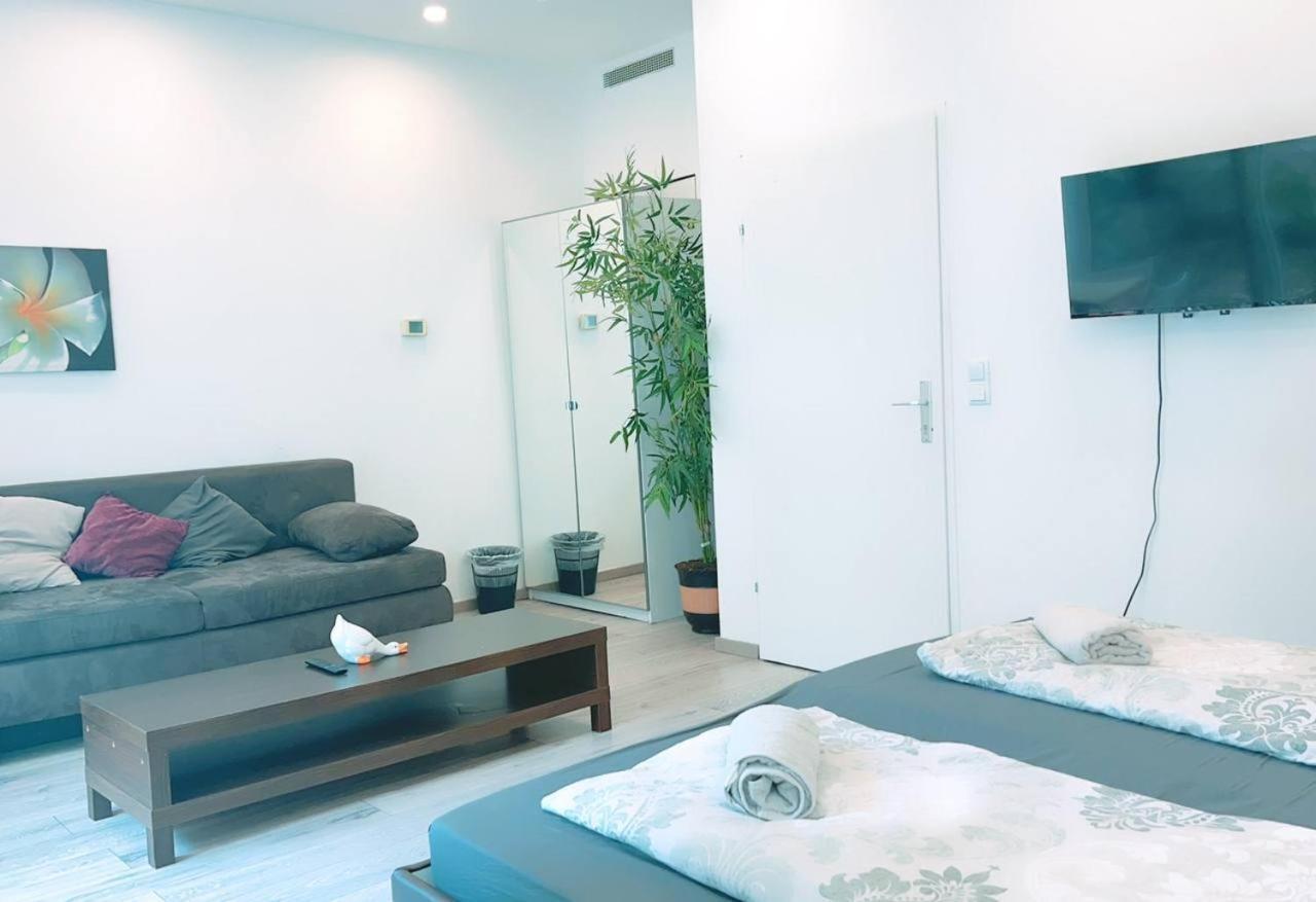 Comfort Triple Room Hn Wina Bagian luar foto
