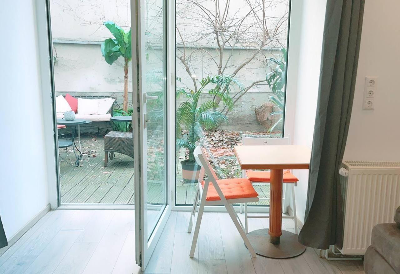 Comfort Triple Room Hn Wina Bagian luar foto