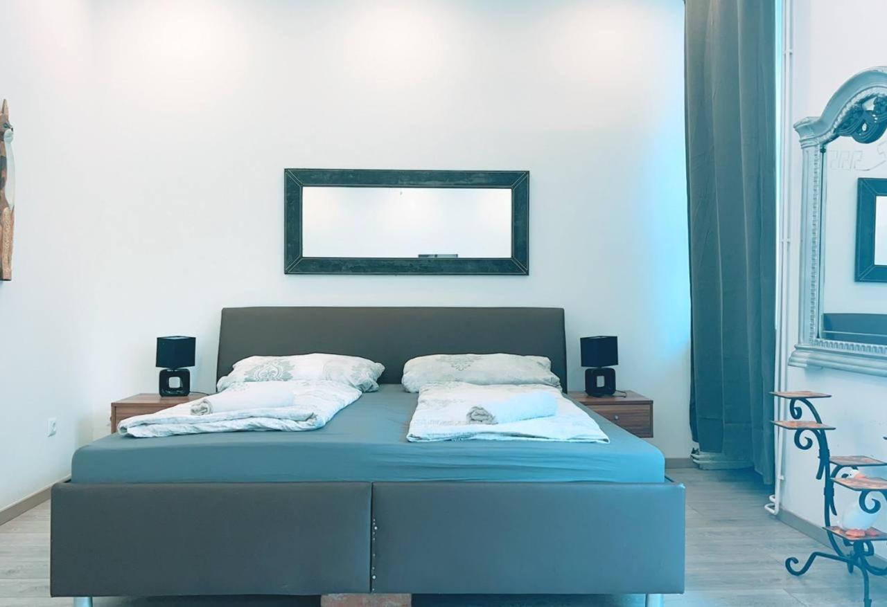 Comfort Triple Room Hn Wina Bagian luar foto