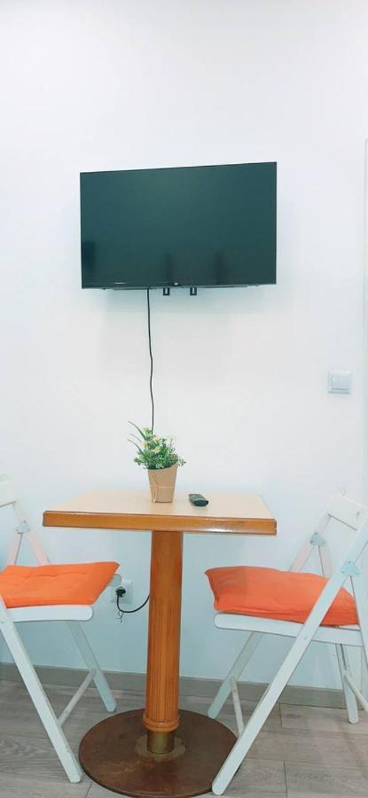 Comfort Triple Room Hn Wina Bagian luar foto